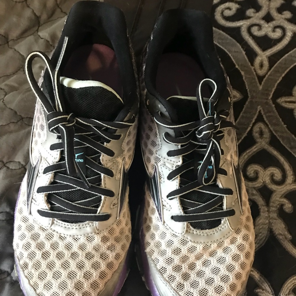 Sneakers - Picture 5 of 5
